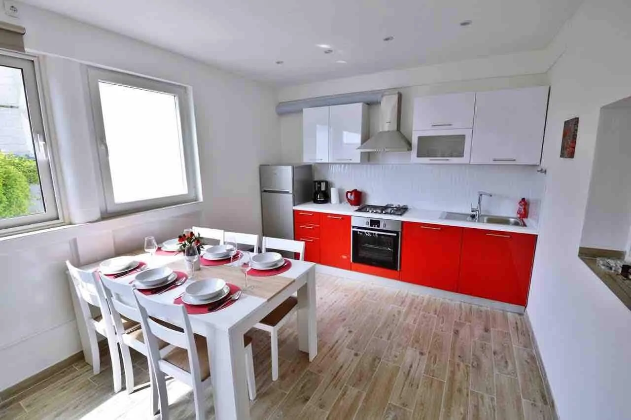 Betina Selo 8+1 06 - Kornatica