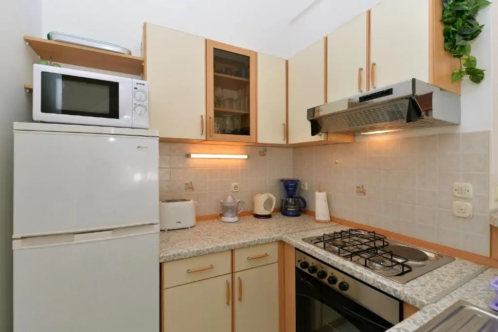 Anita A1 2+2 04 - Kornatica