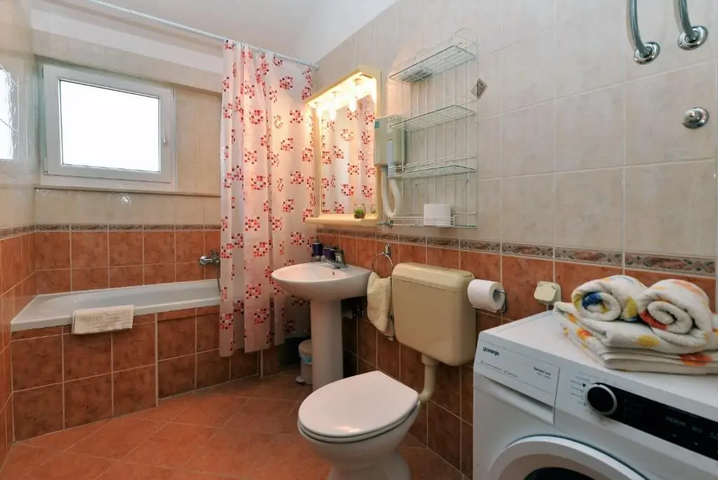 Anita A2 2+2 09 - Kornatica