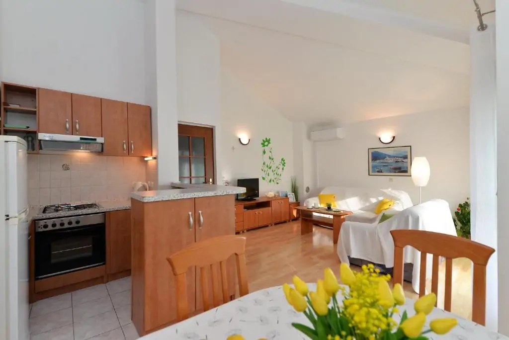 Anita A2 2+2 04 - Kornatica