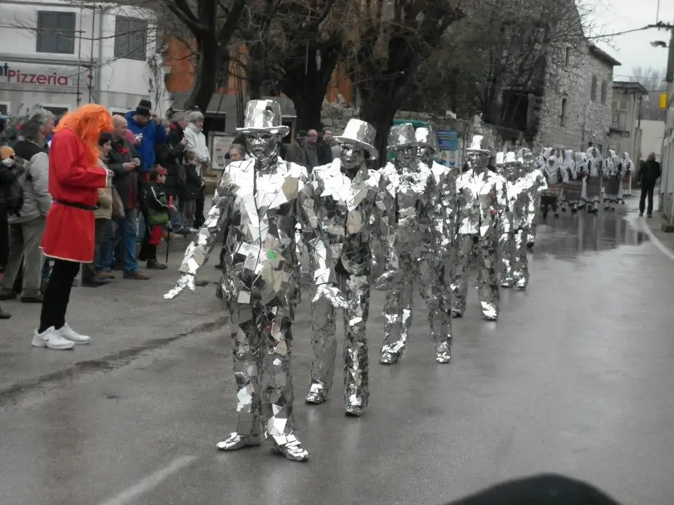 CARNIVAL - MURTERSKE BAKE 03 - Kornatica