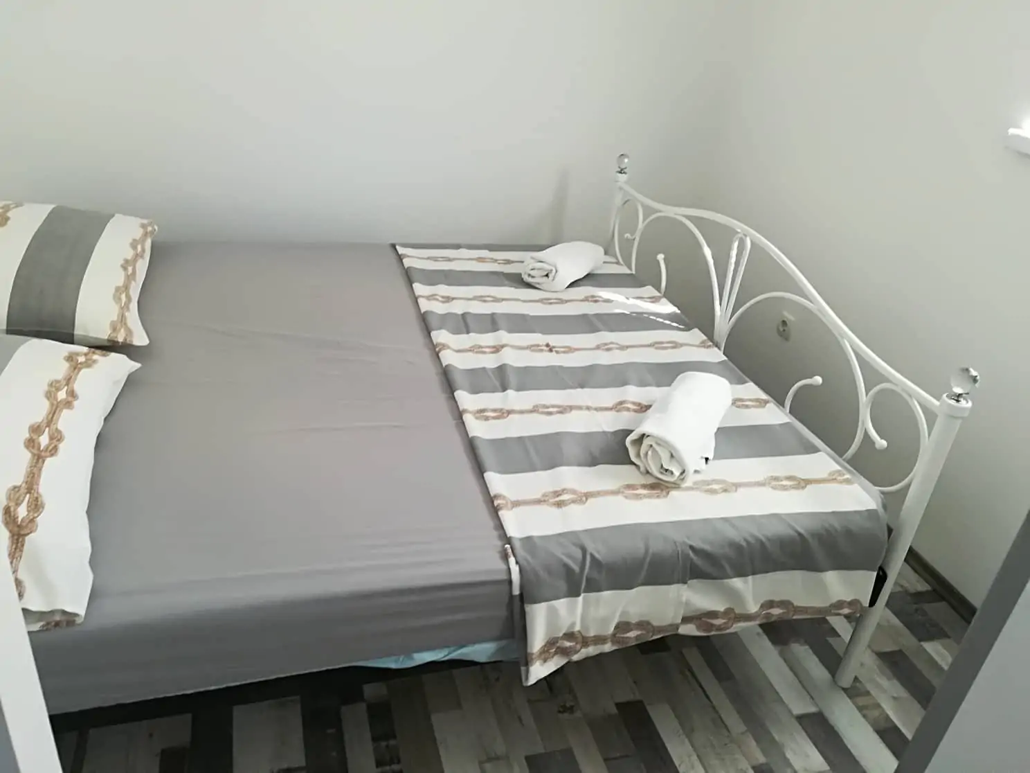 Varoš 2+1 06 - Kornatica