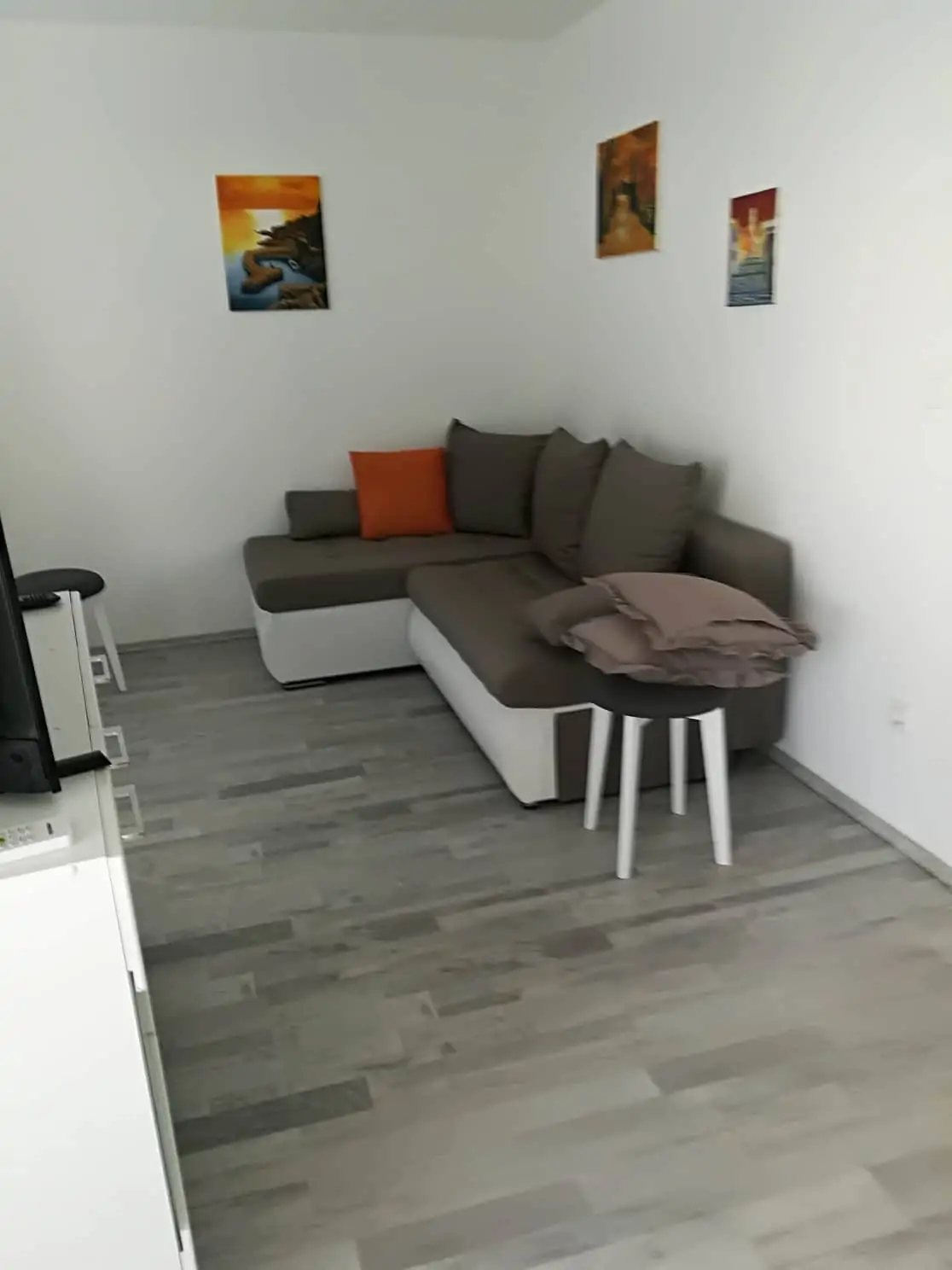 Varoš 2+1 05 - Kornatica