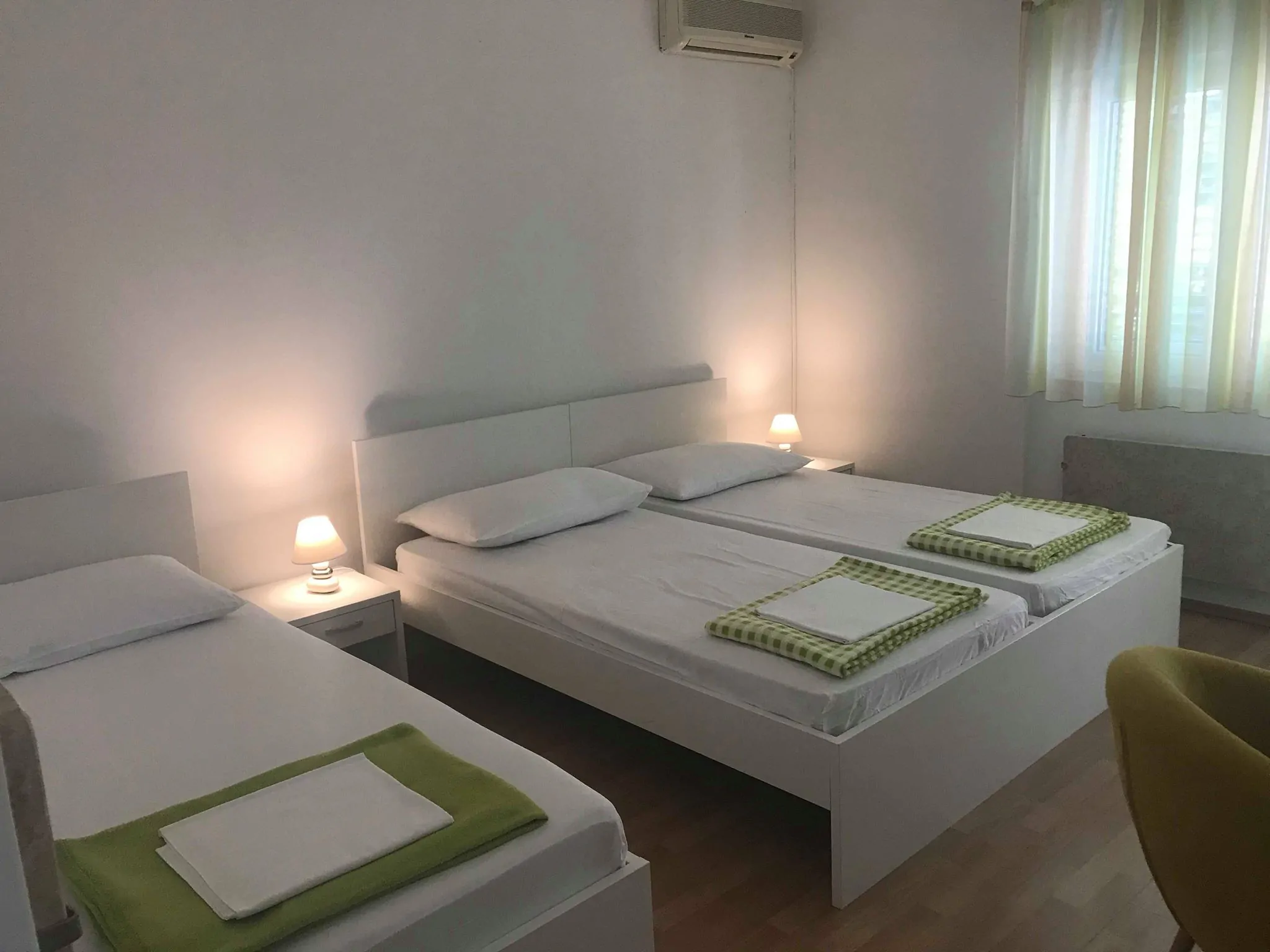 Mirela 9+2 05 - Kornatica