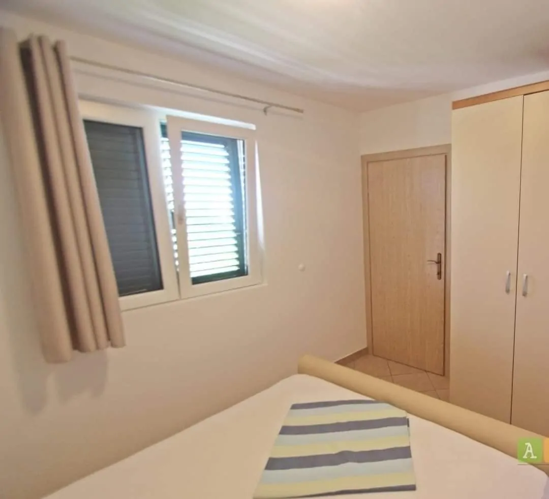 Ane P 4+1 05 - Kornatica