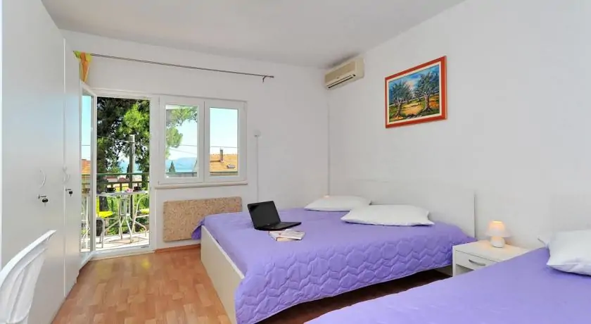 Mirela 9+2 02 - Kornatica