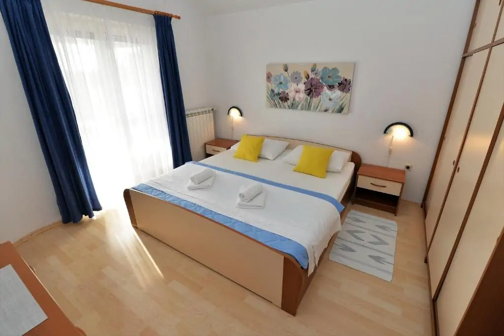 Anita A1 2+2 06 - Kornatica