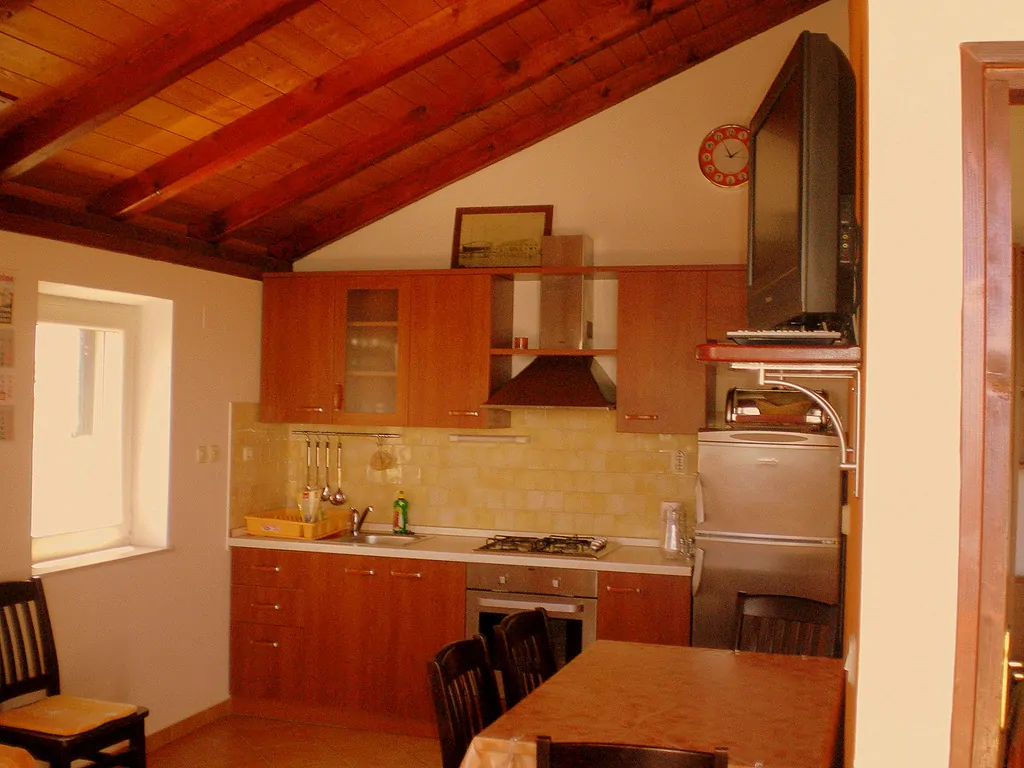 Varoš 2 3+2 10 - Kornatica