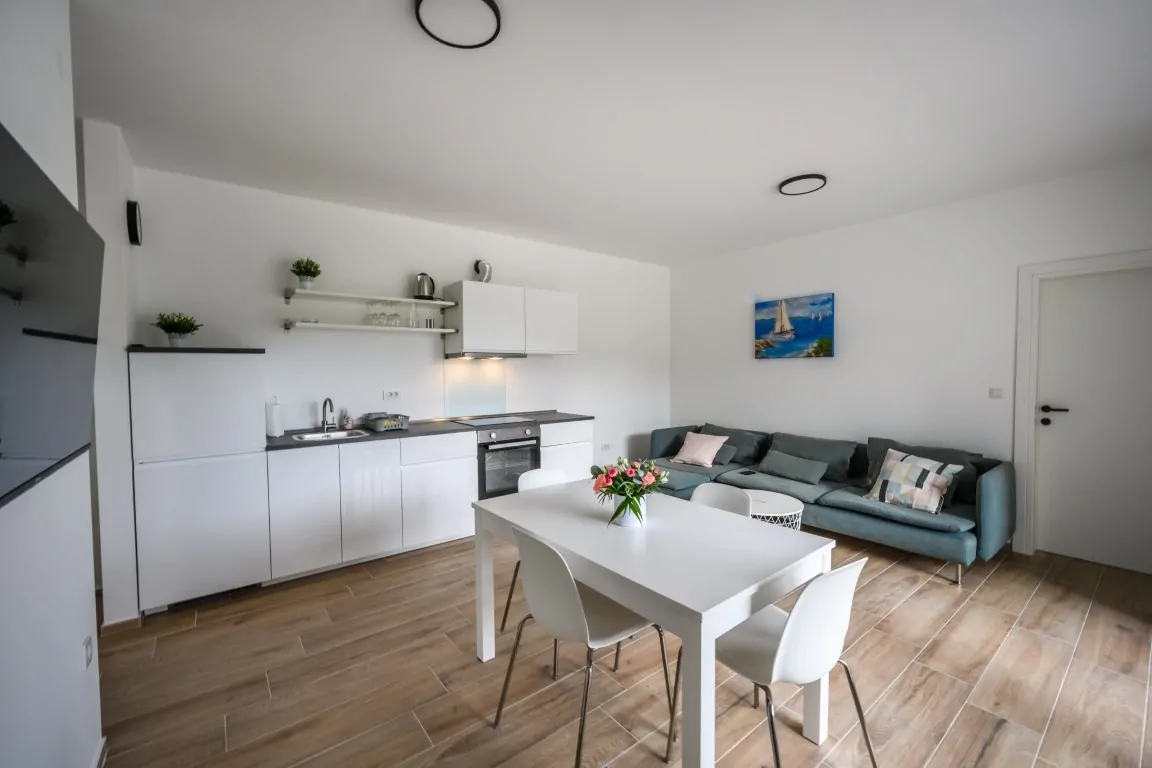 Lajci A2 4+0  -10% (03.07.-14.07.) 08 - Kornatica