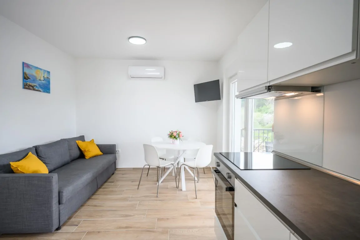 Lajci A1 2+1 03 - Kornatica