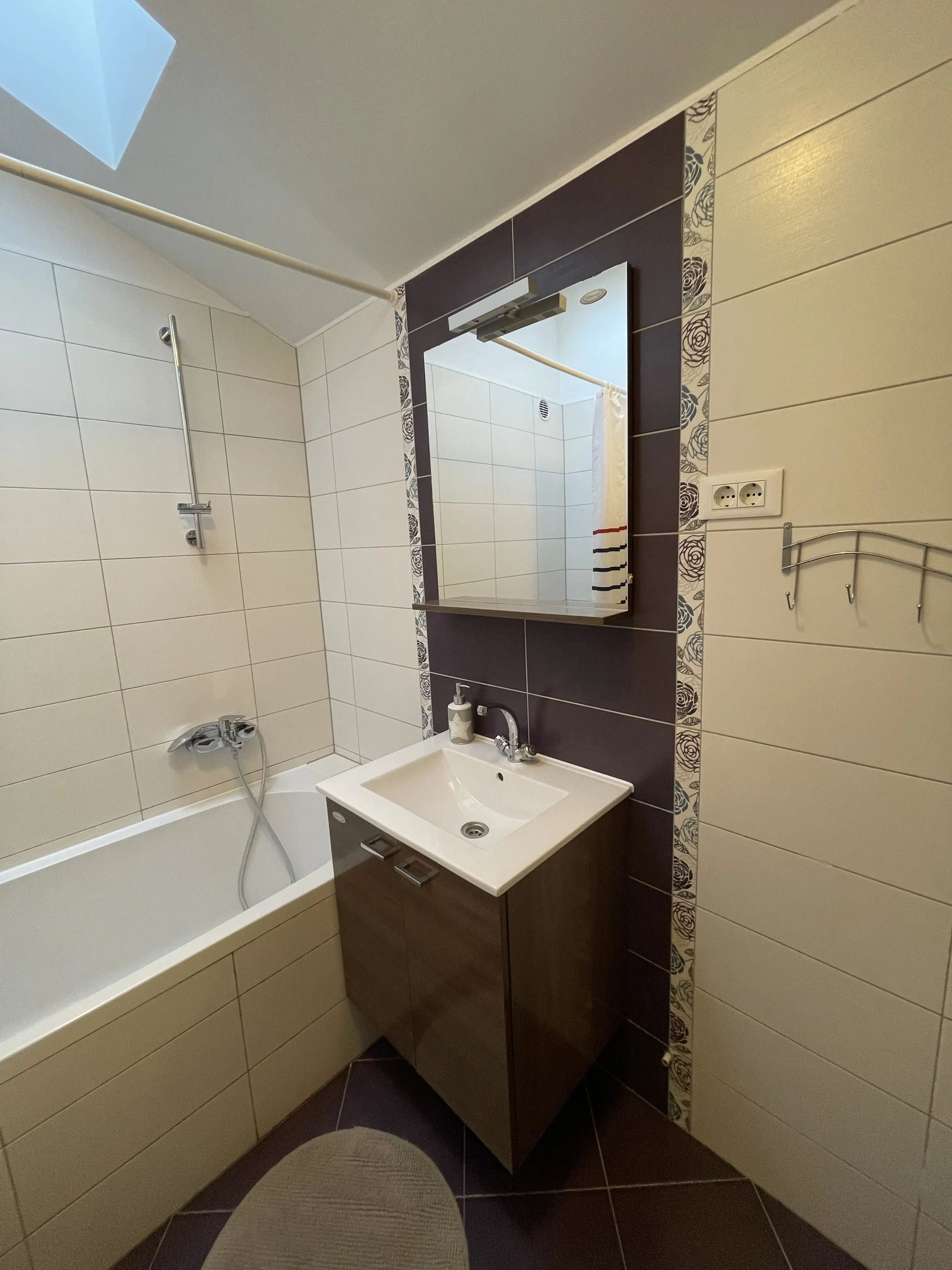 Maja Betina 4+0 06 - Kornatica