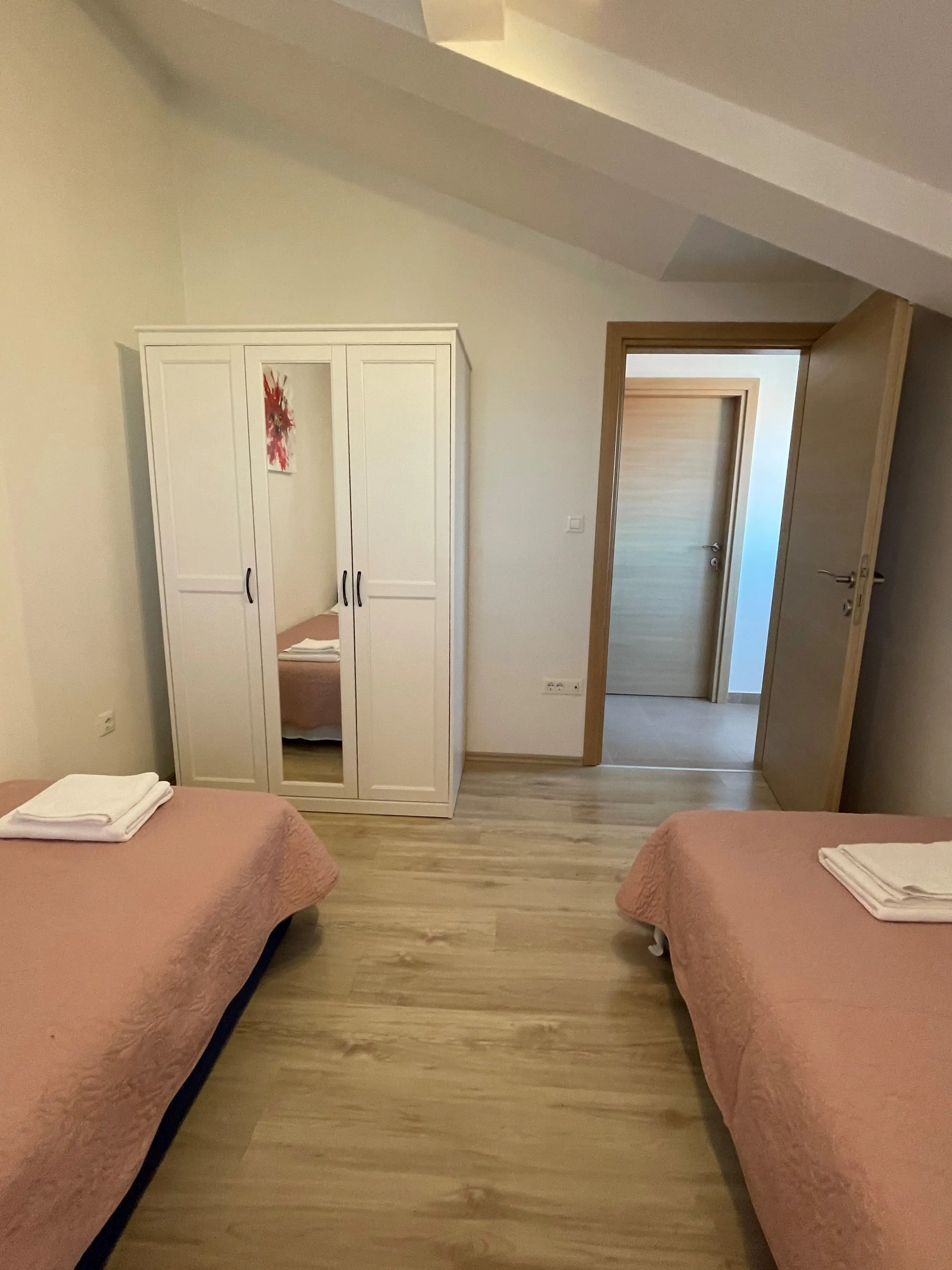 Maja Betina 4+0 - Kornatica