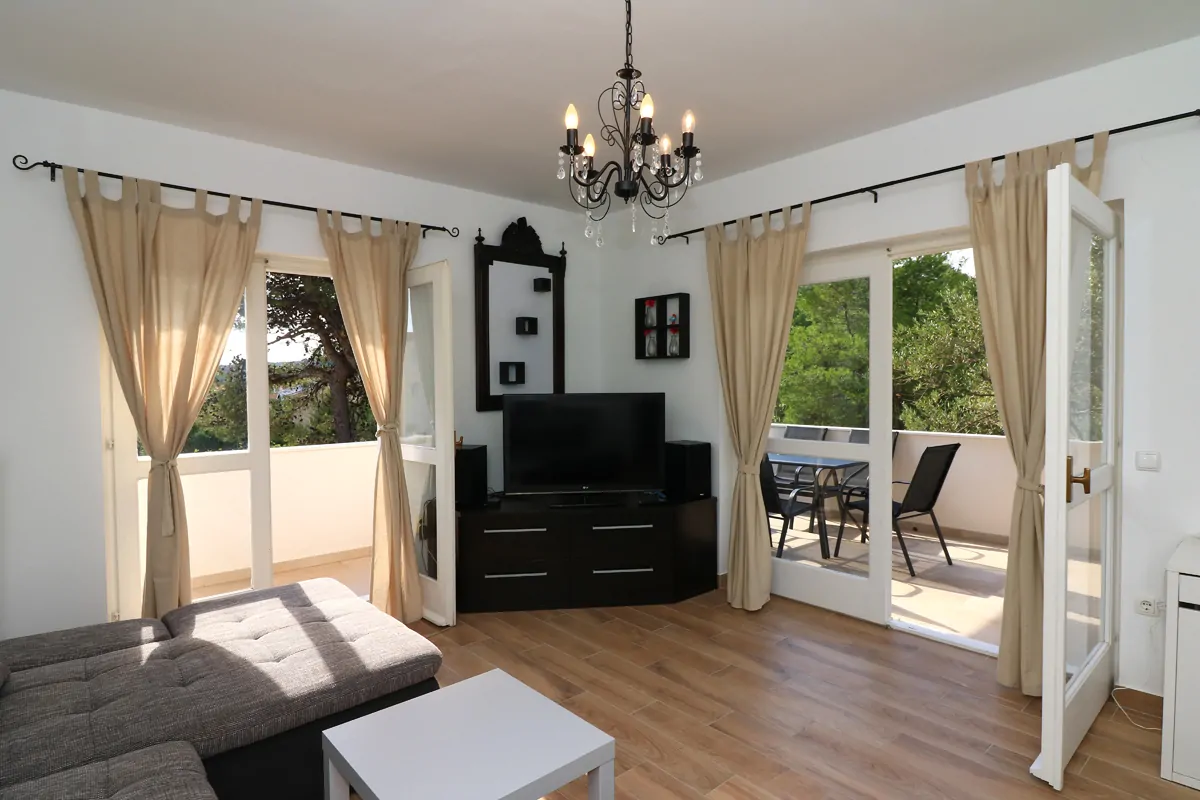 Julija Betina 6+2 04 - Kornatica