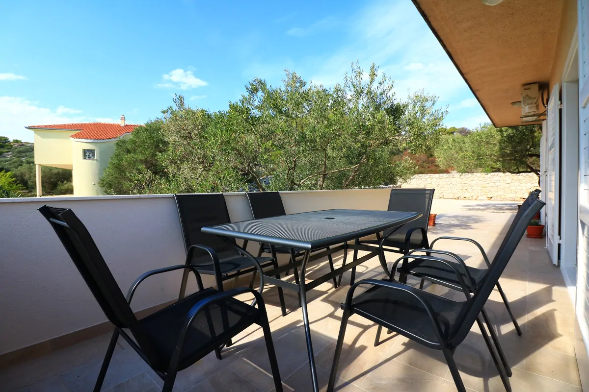 Julija Betina 6+2 03 - Kornatica