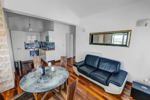 A6 Sv. Nikola DELUXE 4+0 03 - Kornatica