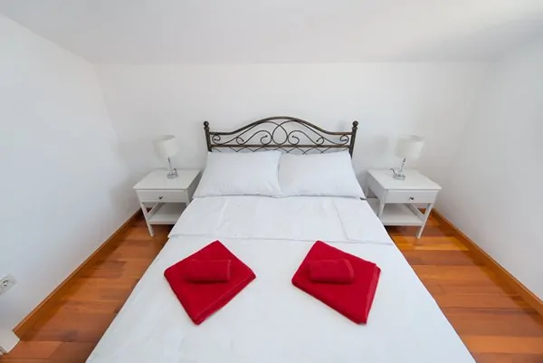 A6 Sv. Nikola DELUXE 4+0 05 - Kornatica