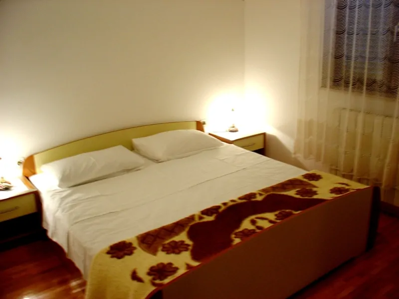 Mira P1 2+2 07 - Kornatica