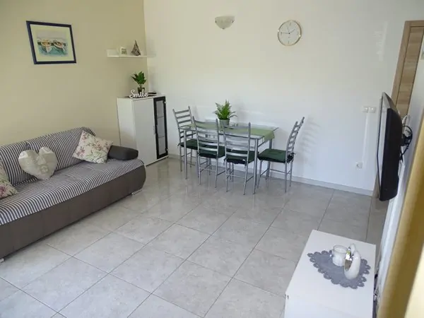 Matea A2 2+1 04 - Kornatica