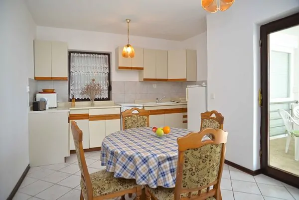 Vlake – crveni 5+0 01 - Kornatica