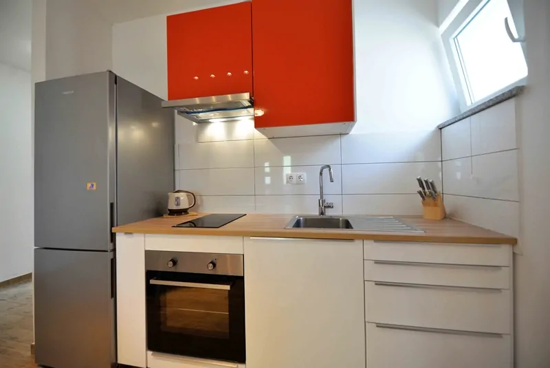 Viktor B 2+2 04 - Kornatica