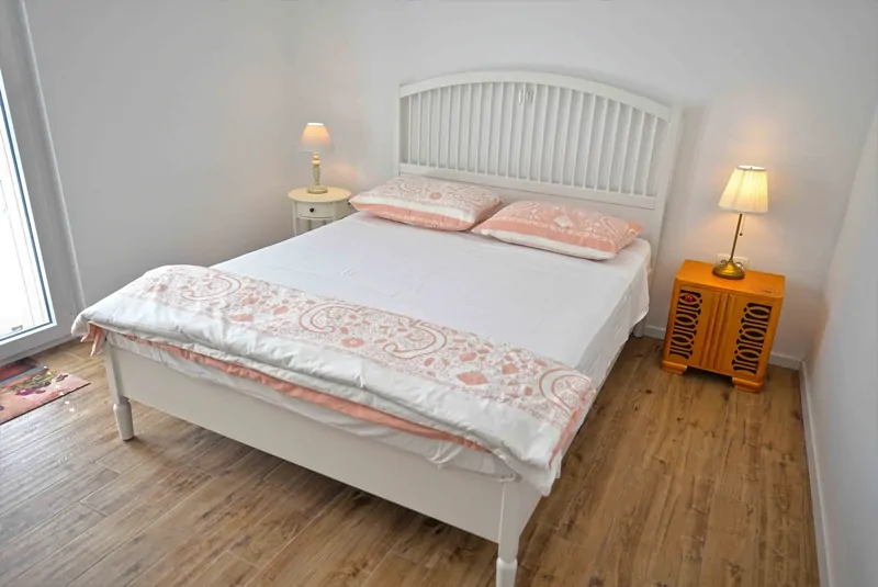 Viktor B 2+2 05 - Kornatica