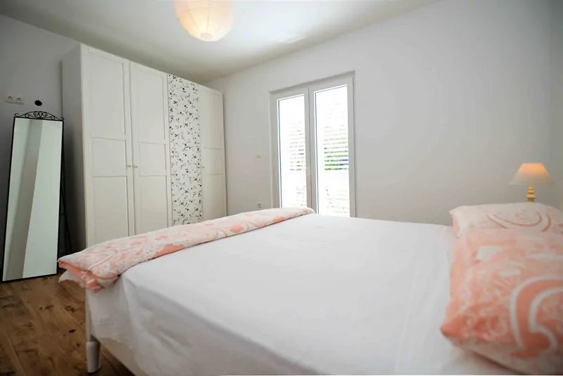 Viktor B 2+2 06 - Kornatica