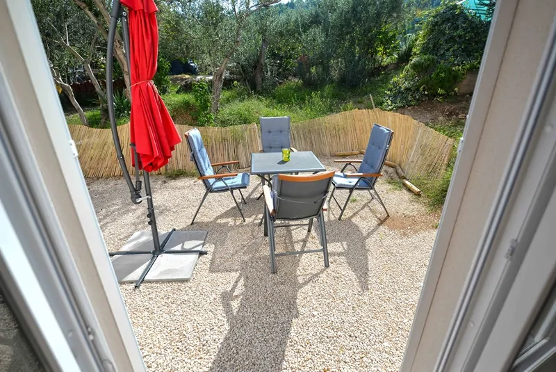 Viktor B 2+2 08 - Kornatica