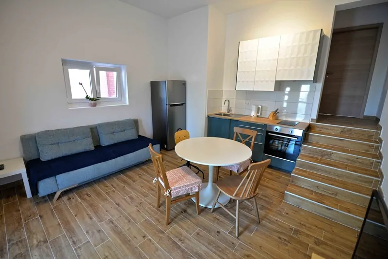 Viktor P 2+2 02 - Kornatica