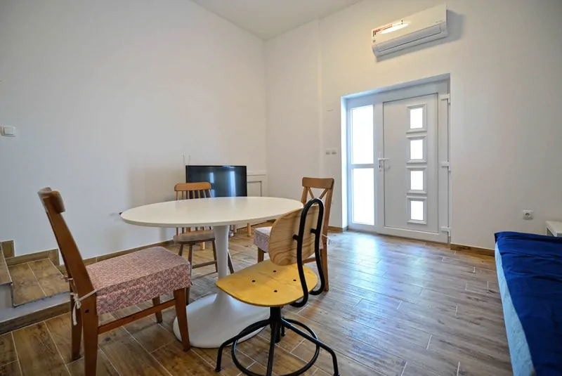 Viktor P 2+2 04 - Kornatica