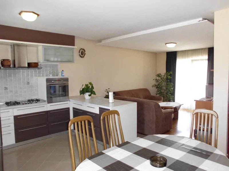 Mira 6+2 04 - Kornatica