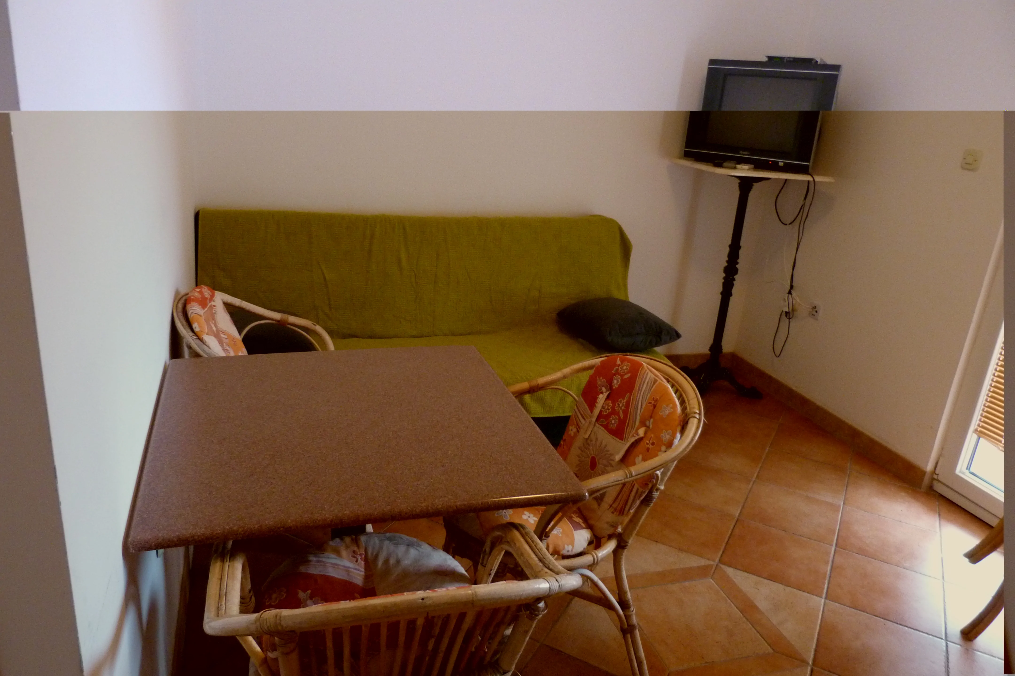 Kate KU 2+2 04 - Kornatica