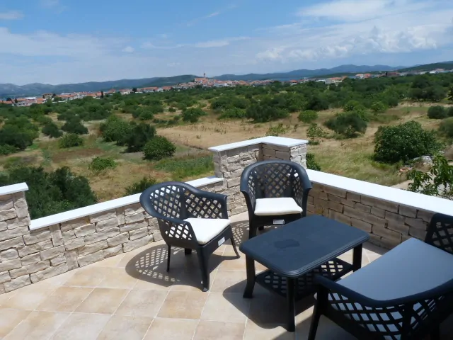 Gušter 2+1 02 - Kornatica