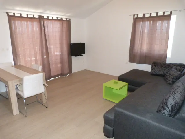 Gušter 2+1 04 - Kornatica