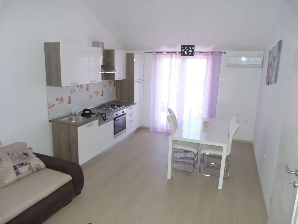 Polje Chiara 2+1 04 - Kornatica