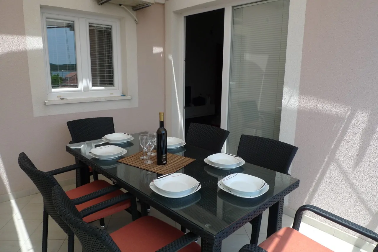 Ivana 6+2 02 - Kornatica