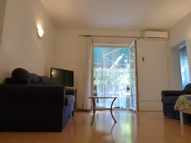 Smiljana Betina V 4+2 04 - Kornatica