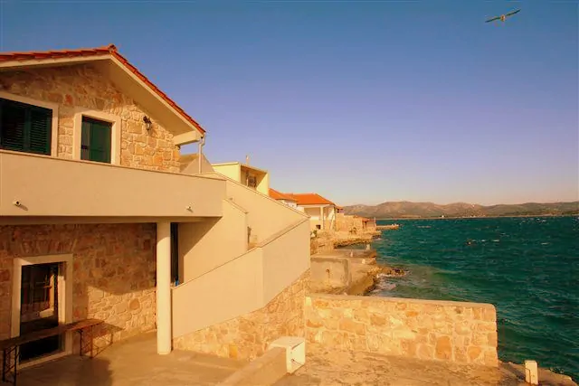 Varoš 2 3+2 06 - Kornatica