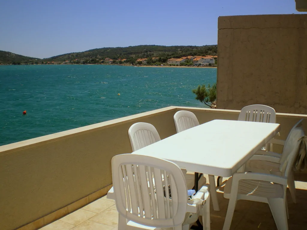 Varoš 2 3+2 09 - Kornatica