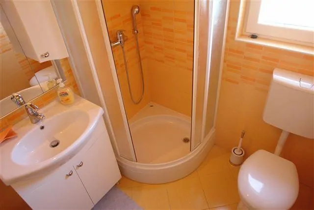 Varoš 2 3+2 04 - Kornatica