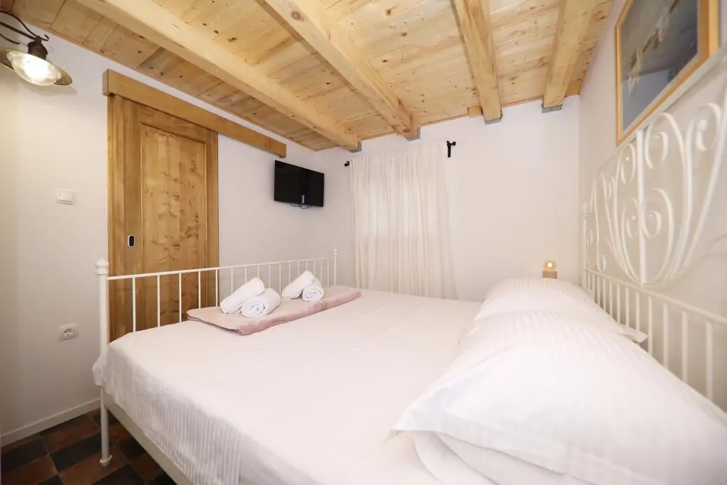 La Vida -145 €/day until 14.06.2024. 09 - Kornatica