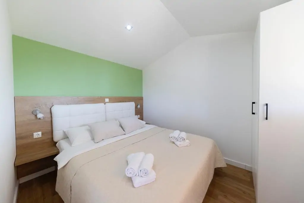 Lostura Slanica 2+1 01 - Kornatica