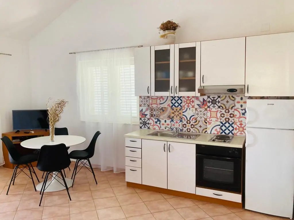 Julia A6 4+2 02 - Kornatica