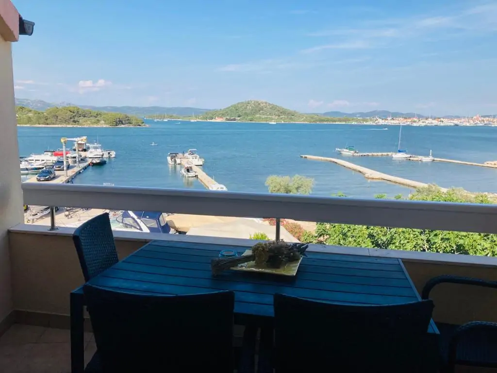 Julia A6 4+2 03 - Kornatica