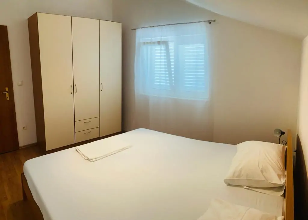 Julia A6 4+2 05 - Kornatica