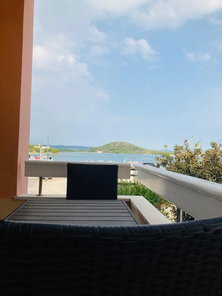 Julia A1 2+2 - Kornatica