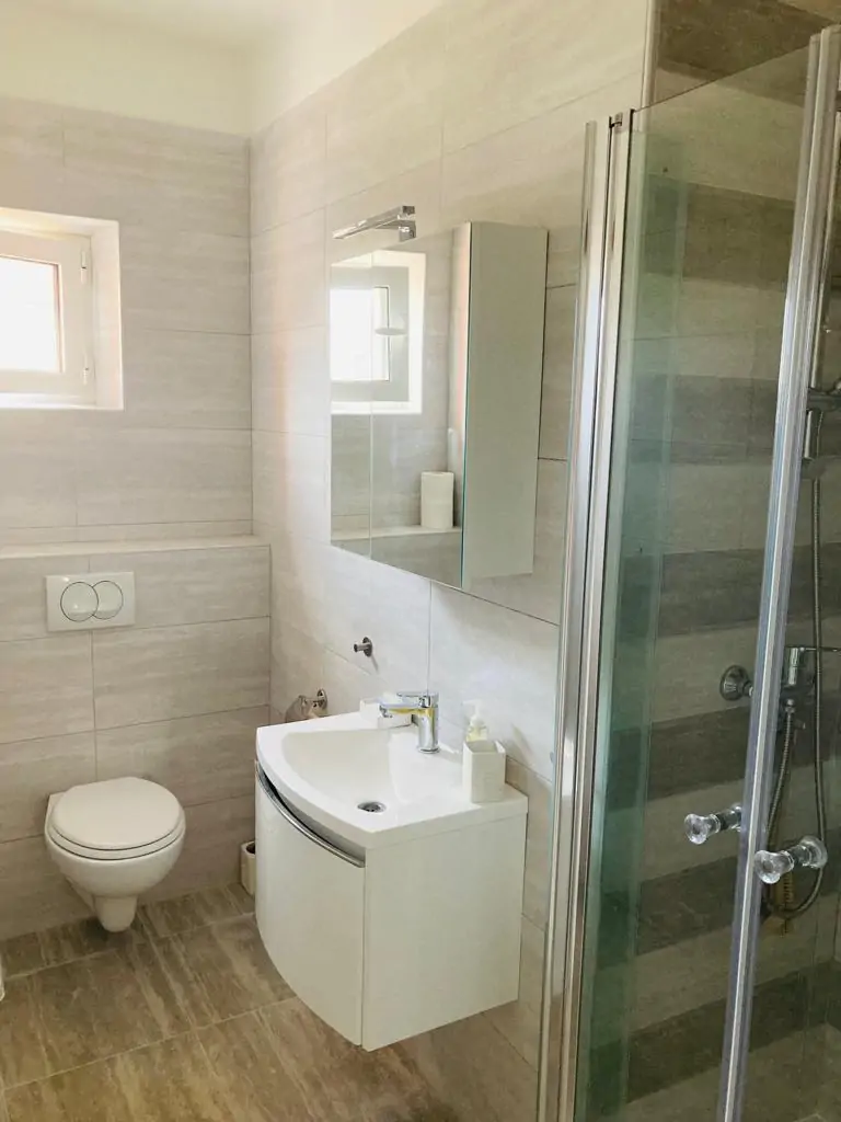 Julia A1 2+2 08 - Kornatica