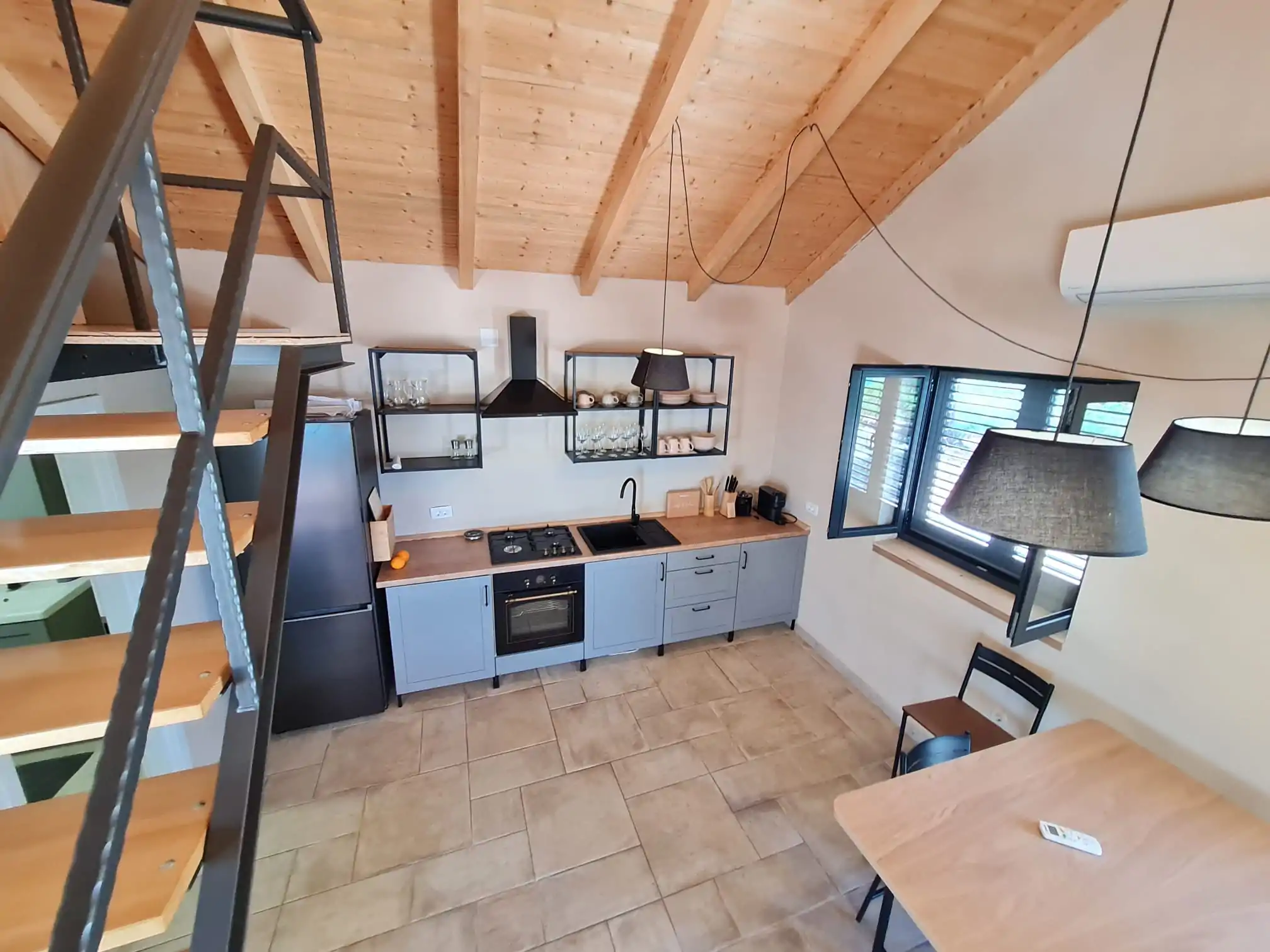 Mali Vinik 01 - Kornatica