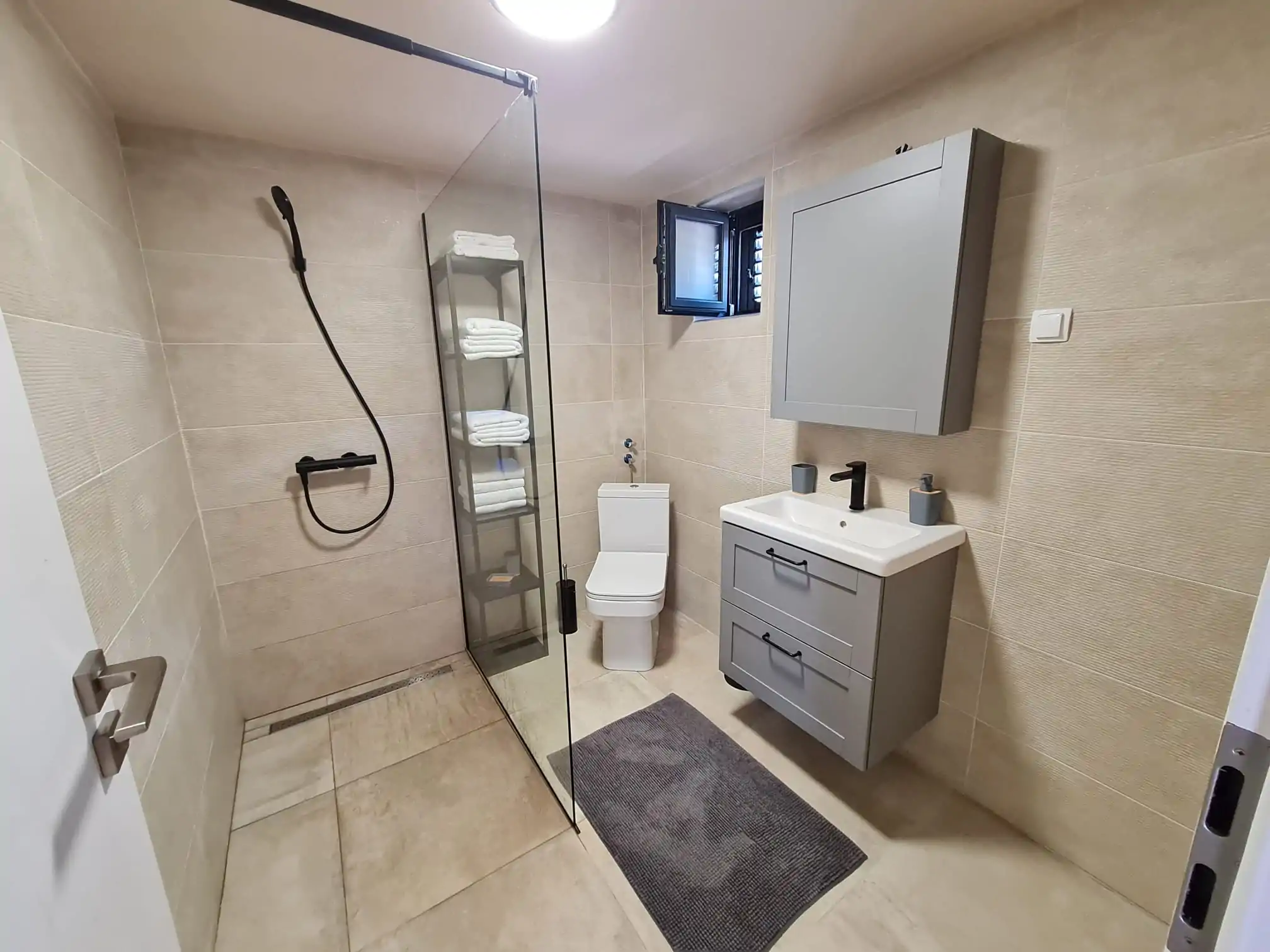 Mali Vinik 02 - Kornatica