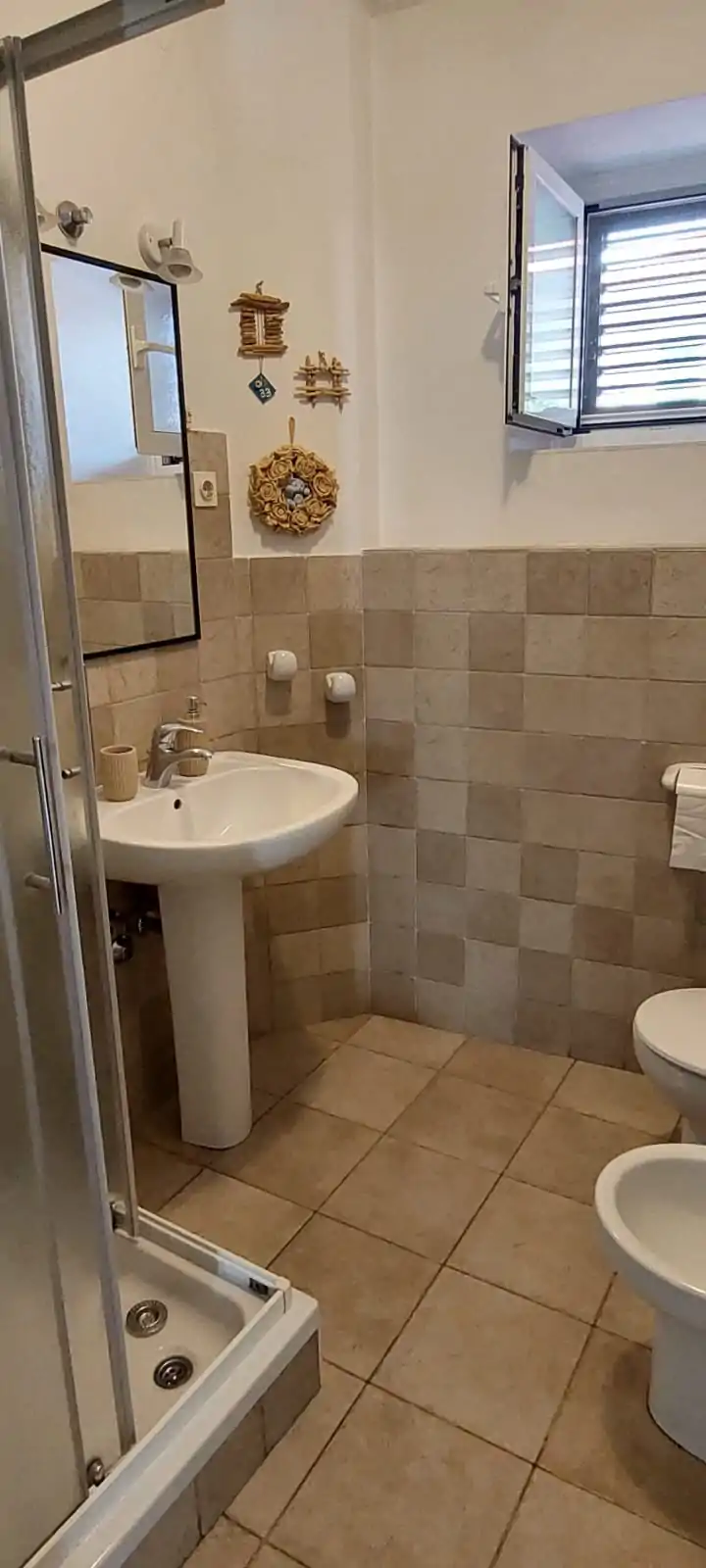 Selo 4+0 05 - Kornatica