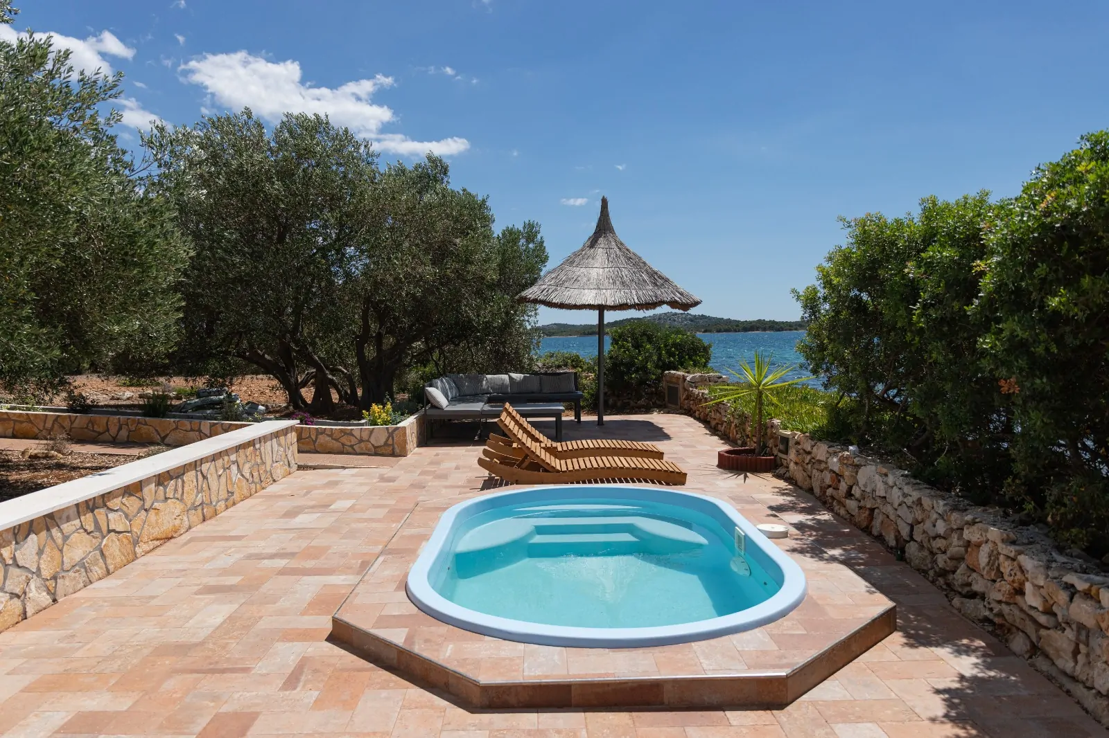 Olivia 12 - Kornatica